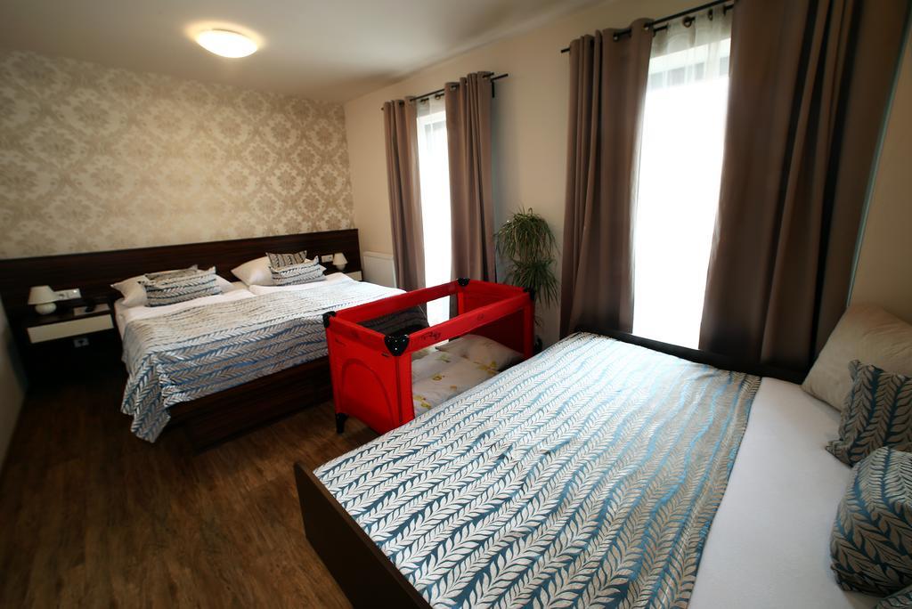 Apartman Livingstone - Roudna Apartment Plzen Bagian luar foto